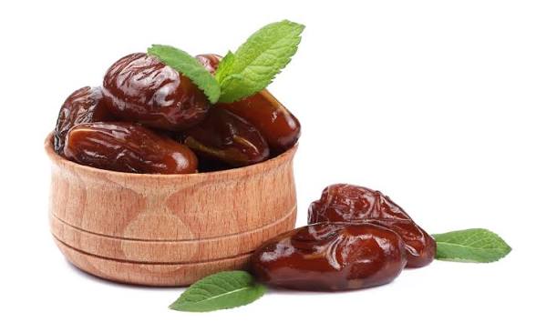 Learn how storage temperature affects date texture, color, moisture, and shelf life, with practical guidance for storing dates for wholesale and export markets.