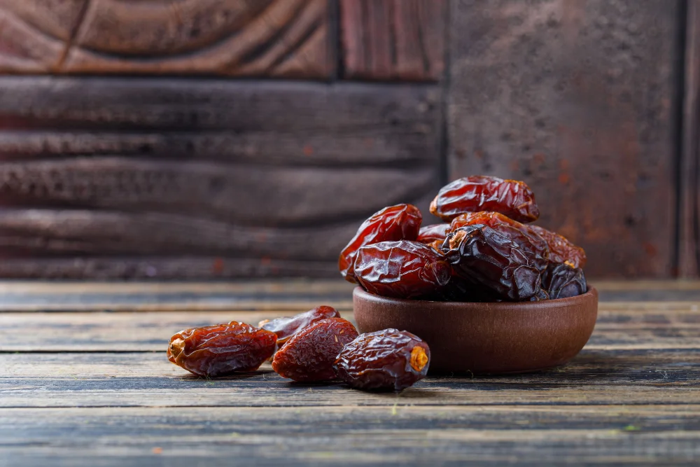 Learn when dates are harvested and discover the key differences between Khalal, Rutab and Tamar stages, including texture, color, moisture, sweetness and commercial uses.